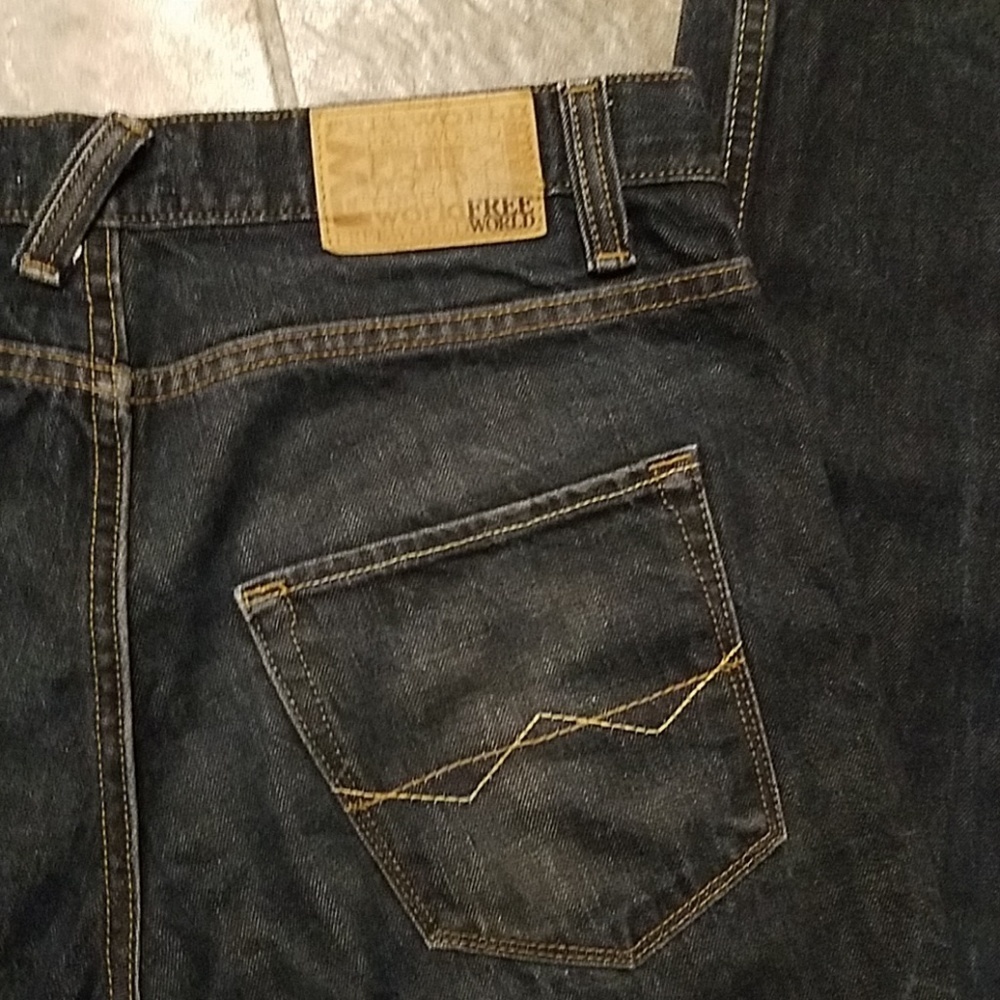 š„Free World* Jeans - Picture 2 of 6